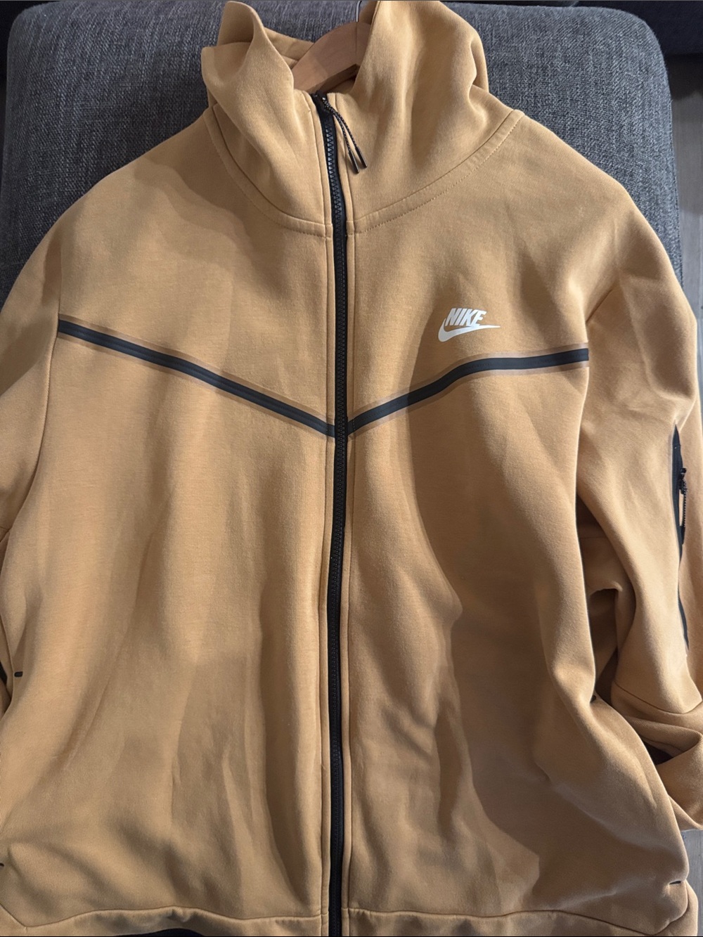 Nike Men’s Camel/Tan Full-Zip Windbreaker Jacket with Contrast Trim